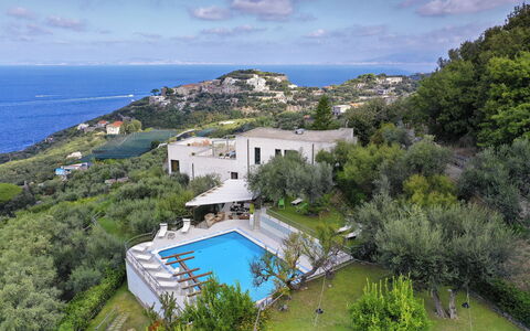 Villa Liliana: Piscine, Zone Résidentielle, Recours, Biens, Domicile, Établissements Humains, Vue Du Ciel, Photographie Aérienne, Eco Hôtel, Thermes