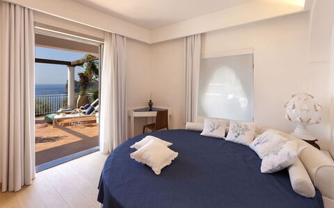 Villa Nerano: Meubles, Design Intérieur, Lit, Chambre, Sol, Sol, Textile, Domicile, Appartement, Pièce