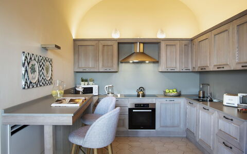 Villa Gilda: Meubles, Cuisine, Design Intérieur, Appareil De Cuisine, Comptoir, Cabinetry, Éclairage, Sol, Plafond, Principaux Appliance