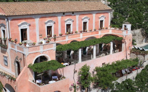 Villa Positano: Architecture, Cambre, Balcon, Hacienda, Pot De Fleur, Cour, Arcade, Plante D'Appartement, Villa, Manoir