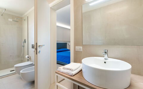 Casa sul Mare: Sol, Design Intérieur, Sol, Plafond, Pièce, Meubles, Luminaire Plomberie, Salle De Bains, Appartement, Plomberie