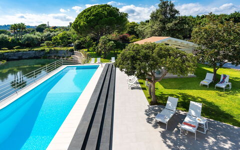 Villa del Faro: Bleu, Piscine, Recours, Composite, Loisir, Eco Hôtel, Ombre, Jardin, Aménagement Paysager, Villa