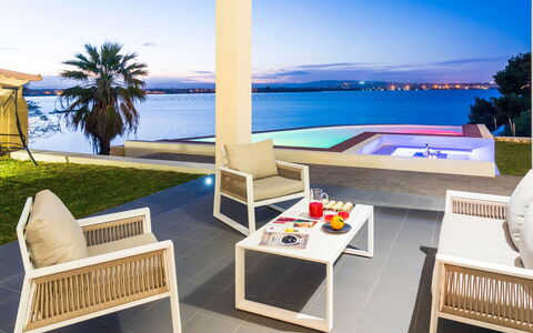 Villa Vernissage: Meubles, Design Intérieur, Mobilier De Jardin, Recours, Piscine, Ombre, Chaise, Eco Hôtel, Hôtel