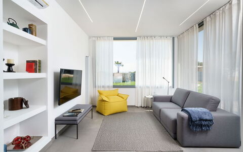 Villa Marzamemi: Meubles, Design Intérieur, Sol, Canapé, Sol, Mur, Salon, Plafond, Appartement, Bois