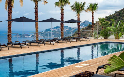 Villa Alcantara: Piscine, Recours, Mobilier De Jardin, Eco Hôtel, Balancelle, Hôtel, Ombre, Ville Resort, Villa