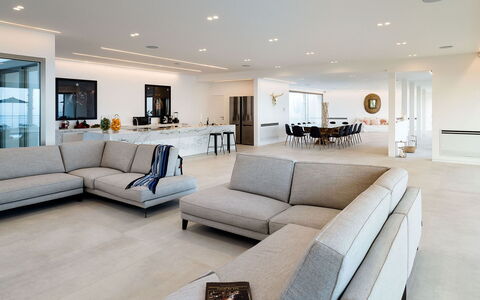 Villa Alcantara: Design Intérieur, Canapé, Meubles, Sol, Sol, Salon, Domicile, Table, Plafond