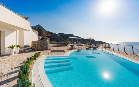 Villa Taormina- Baya Bella: Bleu, L'Eau, Plan D'Eau, Mer, Cotiers Et Relief Océaniques, Côte, Piscine, Océan, Recours, Plage