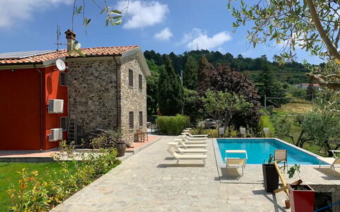 Villa Sarzana: Piscine, Maison, Zone Résidentielle, Recours, Domicile, Mobilier De Jardin, Chalet, Biens, Eco Hôtel, Arrière-Cour