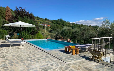 Villa Sarzana: Piscine, Dalle, Mobilier De Jardin, Composite, Recours, Tuile, Ombre, Chaise, Loisir, Eco Hôtel