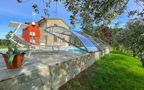 Villa Sarzana: Composite, Piscine, Ombre, Aménagement Paysager, Caractéristique De L'Eau, Eco Hôtel, Villa, Arrière-Cour