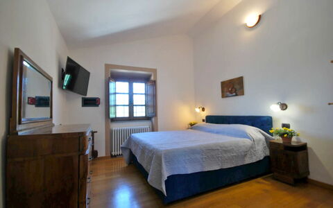Villa Sarzana: Meubles, Domicile, Plafond, Chambre, Luminaire, Cadre De Lit, Lampe, Lit, Cadre, Dur