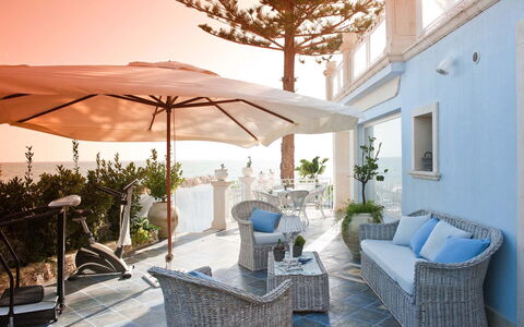 Villa Teresa: Bleu, Meubles, Table, Chaise, Mobilier De Jardin, Pot De Fleur, Recours, Balcon, Plante D'Appartement, Tableau De Plein Air