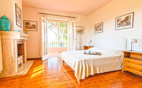 Villa Magazzini: Sol, Meubles, Design Intérieur, Bois, Sol, Lit, Chambre, Pièce, Drap De Lit, Domicile