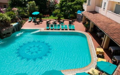 Apartments In Golfo Orosei: Piscine, L'Eau, Recours, Ville, Meubles, Eco Hôtel, Thermes, Loisir, Mobilier De Jardin, Caractéristique De L'Eau