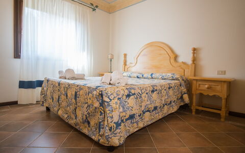 Porto Cervo Apartments Wifi And Ac: Meubles, Chambre, Sol, Sol, Design Intérieur, Drap De Lit, Lit, Literie, Pièce, Cadre De Lit