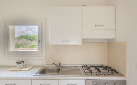 Baia Bianca Apartments Sardinia: Cuisine, Comptoir, Appareil De Cuisine, Principaux Appliance, Evier, Design Intérieur, Cabinetry, Domicile, Cuisinière, Le Fourneau