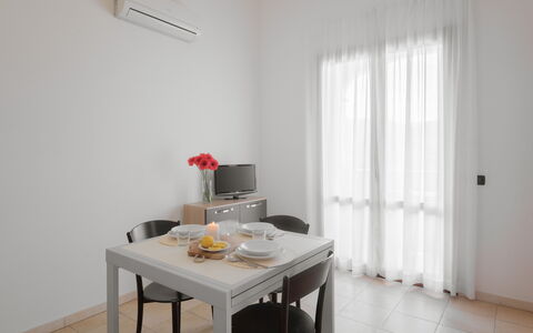 Le Fontane Apartments In Villasimius: Meubles, Design Intérieur, Sol, Sol, Chaise, Pièce, Table Cuisine Et Salle A Manger, Plafond, Appartement, Salle À Manger