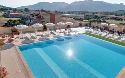 Le Fontane Apartments In Villasimius: Piscine, Recours, Mobilier De Jardin, Thermes, Balancelle, Loisir, Hôtel, Parapluie, Ville Resort, Station Balnéaire