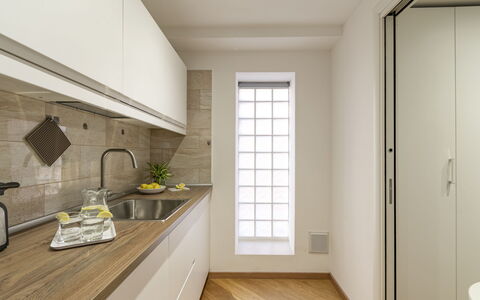 Suite Trastevere: Design Intérieur, Mur, Comptoir, Cuisine, Sol, Bois, Sol, Plafond, Évier, Luminaire Plomberie