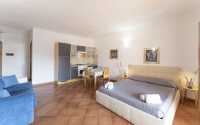 Appartamento Timo: Design Intérieur, Meubles, Sol, Lit, Sol, Chambre, Pièce, Bois, Plafond, Drap De Lit