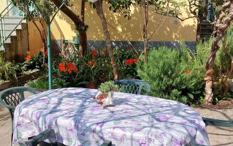 Casa Annalù With Garden, Wifi, Bogliasco: Meubles, Table, Chaise, Mobilier De Jardin, Nappe De Table, Tableau De Plein Air, Ombre, Table Cuisine Et Salle A Manger, Jardin, Structure En Plein Air