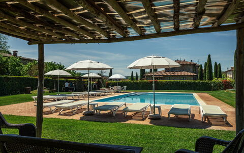 La Limonaia: Piscine, Recours, Mobilier De Jardin, Jardin, Hacienda, Biens, Pelouse, Balancelle, Villa, Cour