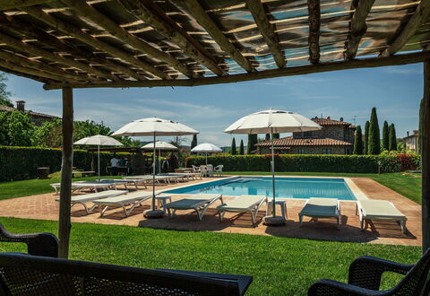 Il Roseto: Piscine, Recours, Mobilier De Jardin, Jardin, Hacienda, Biens, Pelouse, Balancelle, Villa, Cour