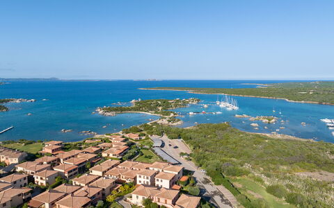 Golfo Aranci Apartments With Ac: Vue Du Ciel, Cotiers Et Relief Océaniques, Côte, Photographie Aérienne, Mer, Océan, Baie, Marina, Rive