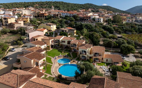 Apartment Sardinia Seaside Ac And Wifi: Recours, Piscine, Ville Resort, Villa