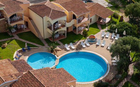 Apartment Sardinia Seaside Ac And Wifi: Piscine, Recours, Villa, Mobilier De Jardin, Ville Resort