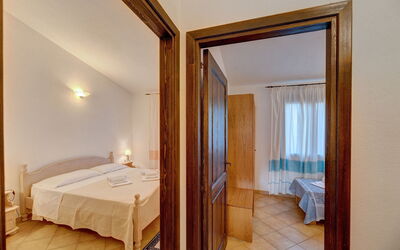 Appartamento Chiglia: Plafond, Design Intérieur, Sol, Sol, Appartement, Pièce, Lit, Cadre De Lit, Chambre, Tache De Bois