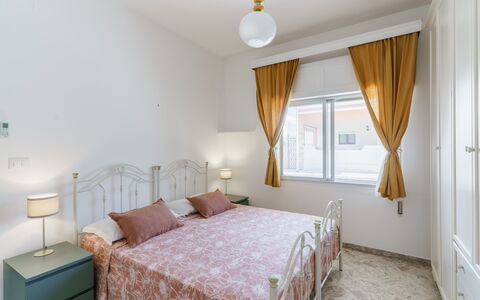 La Maison De Rosetta: Meubles, Design Intérieur, Lit, Sol, Sol, Chambre, Bois, Plafond, Drap De Lit, Literie