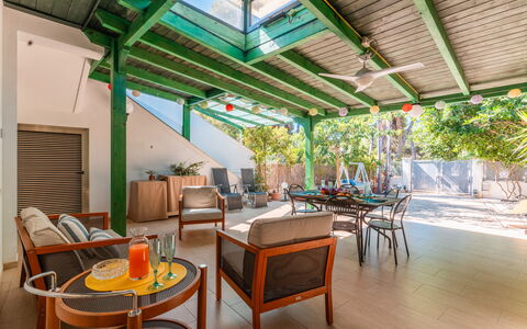 La Maison De Rosetta: Sol, Sol, Plafond, Ombre, Chaise, Eco Hôtel, Recours, Biens, Porche, Tache De Bois