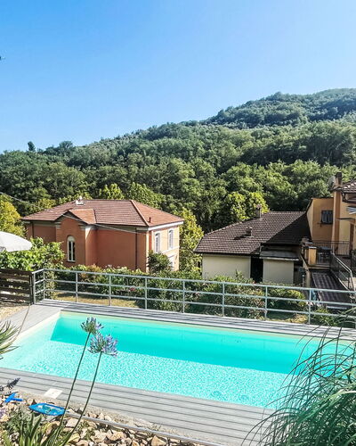 Molini di Prelà 42: Piscine, Bleu, Recours, Composite, Eco Hôtel, Thermes, Caractéristique De L'Eau, Ombre, Hôtel, Mobilier De Jardin