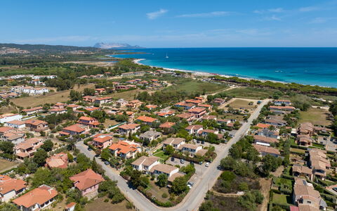 Budoni Homes Seaside, Ac And Bike: Plan D'Eau, Côte, Vue Du Ciel, Photographie Aérienne, Cotiers Et Relief Océaniques, Mer, Plage, Zone Résidentielle, Rive, Océan