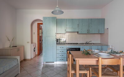 Appartamento Macchia: Sol, Design Intérieur, Sol, Meubles, Pièce, Appartement, Comptoir, Plafond, Cuisine, Table Cuisine Et Salle A Manger