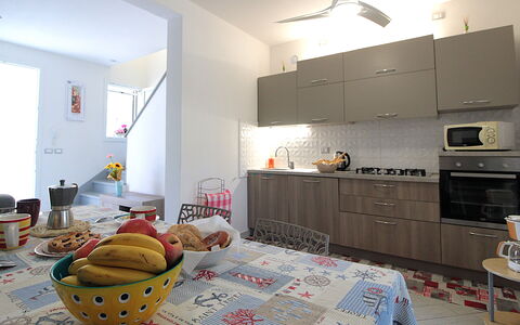 Villetta Elena, Ac, Wifi, Lido Degli Scacchi: Meubles, Design Intérieur, Cuisine, Sol, Comptoir, Appareil De Cuisine, Bois, Sol, Principaux Appliance, Cabinetry