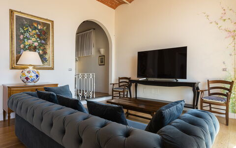Villa Yvonne: Meubles, Design Intérieur, Mur, Sol, Bois, Sol, Canapé, Pièce, Éclairage, Salon