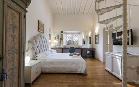 Villa Yvonne: Meubles, Design Intérieur, Lit, Sol, Mur, Chambre, Sol, Plafond, Bois, Pièce