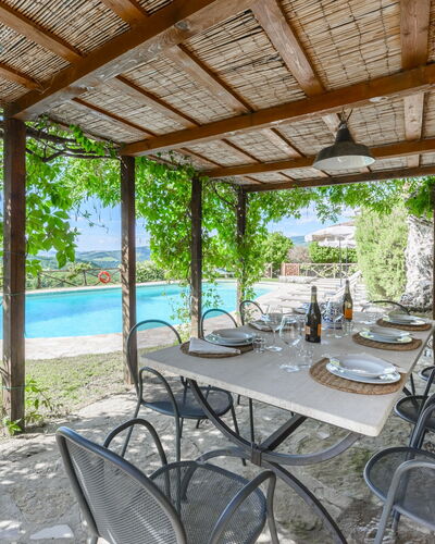 Villa Poggio La Croce: Meubles, Mobilier De Jardin, Chaise, Piscine, Tableau De Plein Air, Recours, Dalle, Eco Hôtel, Ombre, Table Cuisine Et Salle A Manger