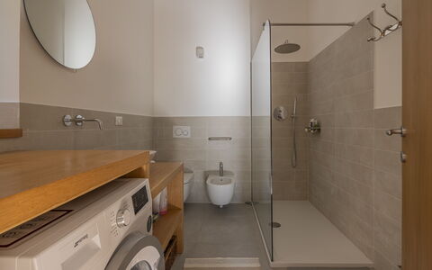 Green Home Seaside, Parking, Wifi, Ac, Genova Nerv: Design Intérieur, Sol, Sol, Mur, Luminaire Plomberie, Lavabo, Salle De Bains, Évier, Plafond, Bois