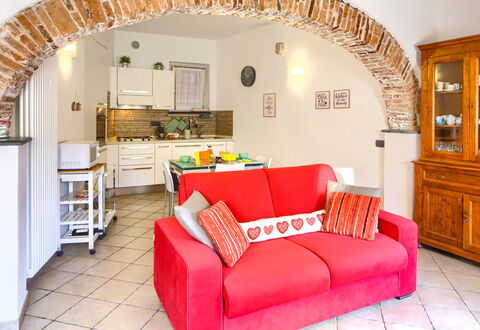 Ca Du Checcu: Meubles, Design Intérieur, Mur, Canapé, Sol, Plafond, Pièce, Table, Sol, Salon