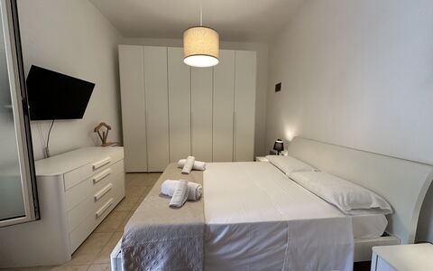 Villa Azzurra: Lit, Design Intérieur, Chambre, Meubles, Sol, Sol, Literie, Drap De Lit, Textile, Plafond