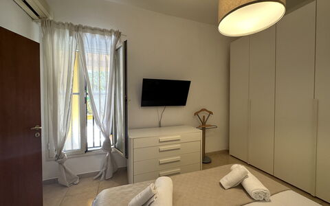 Villa Azzurra: Meubles, Design Intérieur, Sol, Chambre, Sol, Bois, Lit, Pièce, Éclairage, Literie