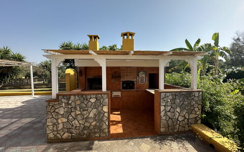 Villa Azzurra: Ombre, Structure En Plein Air, Tache De Bois, Arrière-Cour, Colonne, Mobilier De Jardin, Recours, Tableau De Plein Air, Pergola, Porche