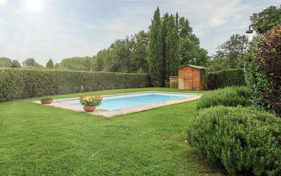 Villa Zambra: Piscine, Arbuste, Jardin, Pelouse, Aménagement Paysager, Haie, Arrière-Cour, Ombre, Cour, Conception