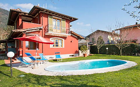 Villa Camaiore: Zone Résidentielle, Maison, Domicile, Pelouse, Biens, Jardin, Cour, Hacienda, Villa, Peindre