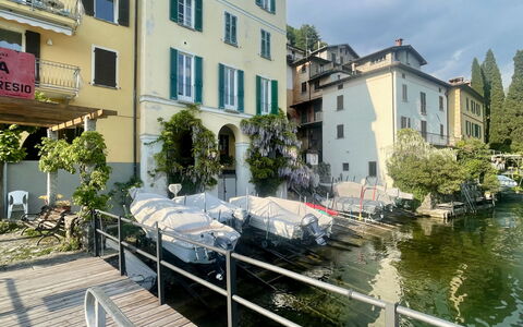 Miralago: Bâtiment, Voie Navigable, Bateau, Navire, Cours D'Eau, Zone Résidentielle, Canal, Bateaux Et Nautique - Materiel Et Fournitures, Appartement, Lac