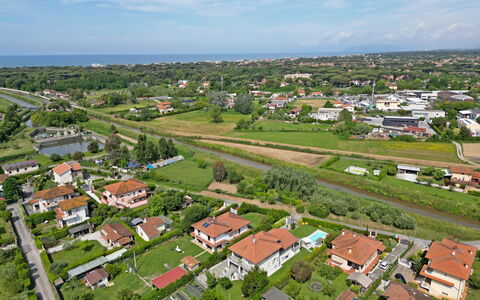 Villa Alex: Vue Du Ciel, Zone Résidentielle, Photographie Aérienne, Paysage, Zone Urbaine, Quartier, Banlieue, Design Urbain, Plaine, Établissements Humains