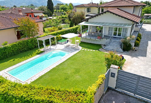 Villa Alex: Piscine, Zone Résidentielle, Maison, Domicile, Toit, Jardin, Biens, Pelouse, Aménagement Paysager, Loisir